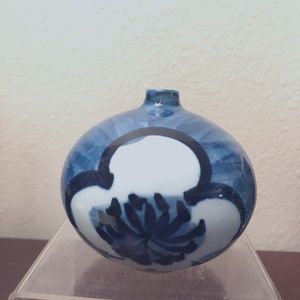 Vtg Japanese Arita Porcelain Round Blue Vase By Master Potter Genemon Tatebayas